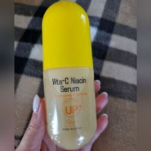 Que Vita-C Niacin Serum - Brightening & Glowing - Yellow Cap